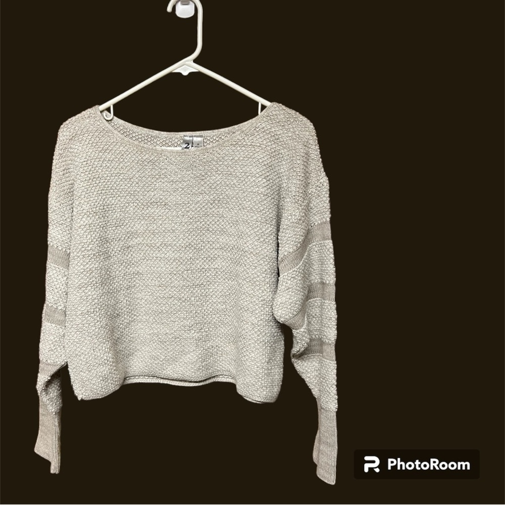 ◻️212 NEW YORK: Women’s size M, cream/gray acrylic scoop neck sweater, preowned.